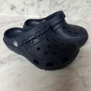 Crocs navy blue toddler size 7 but run in a size 4